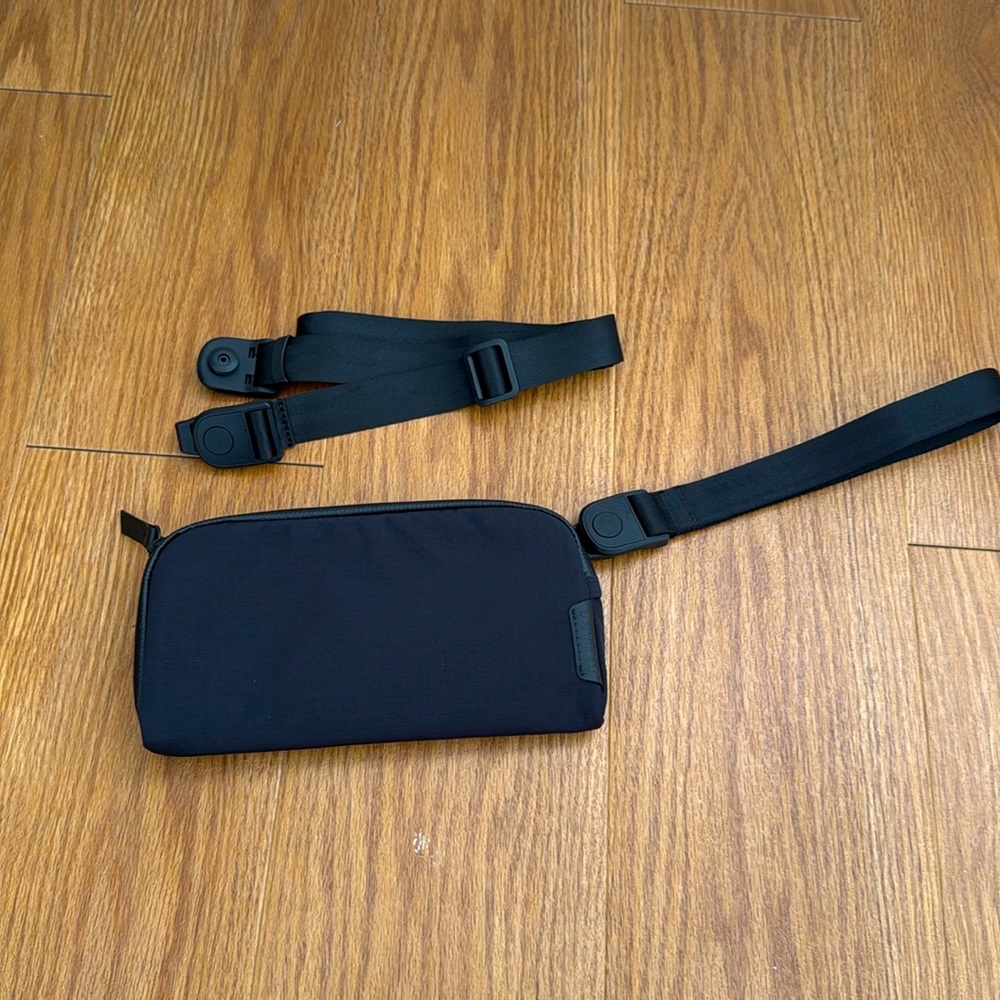 ALPAKA flight pouch NWOT